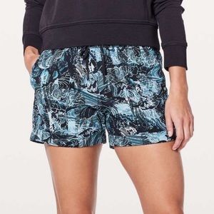 Lululemon Spring Break Away Short Eternal
Wave Starlight Black Size 4